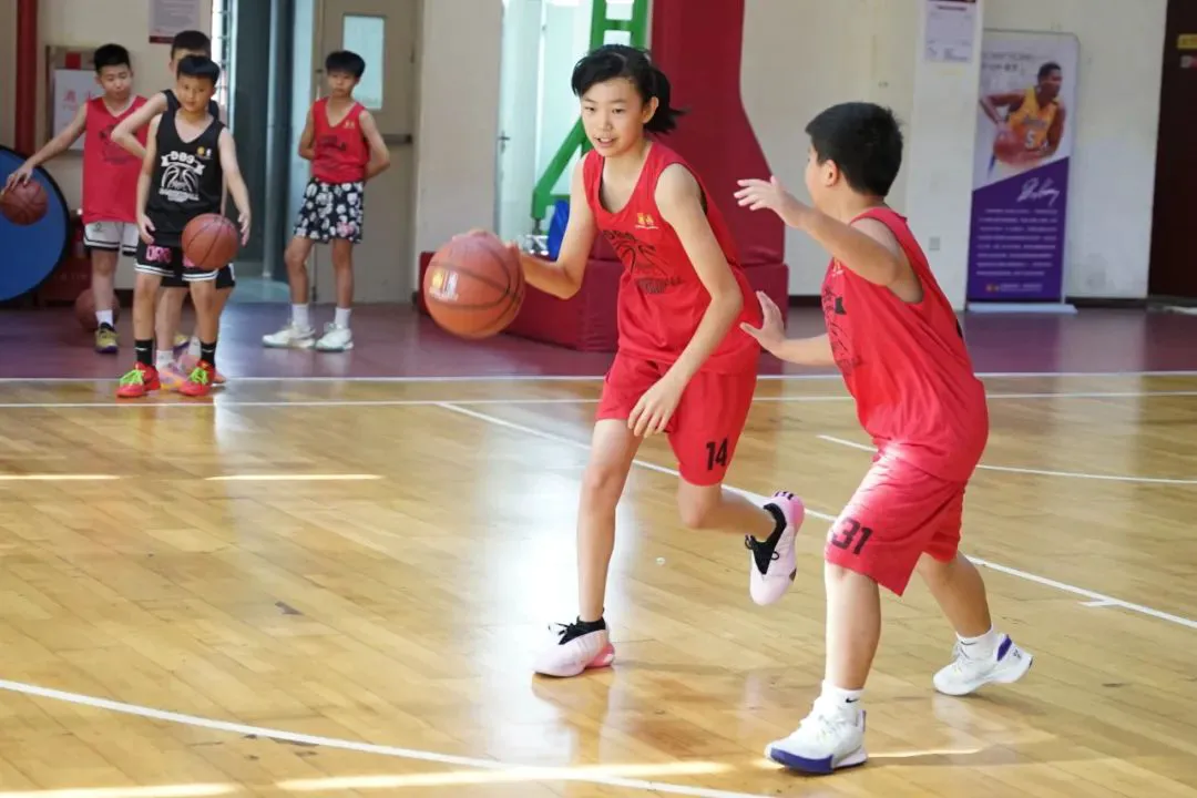 东莞篮球训练营培训班小孩